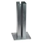 Feuerverzinkte Fußplatte für 80 × 80 mm Kastenprofil mit 150 × 150 mm Grundplatte, 8 mm stark, geschweißter Adapter mit 2 mm Wandstärke. Für feste Betonmontage im Außenbereich.