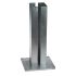 Feuerverzinkte Fußplatte für 80 × 80 mm Kastenprofil mit 150 × 150 mm Grundplatte, 8 mm stark, geschweißter Adapter mit 2 mm Wandstärke. Für feste Betonmontage im Außenbereich.