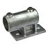 Eine feuerverzinkte G144 Kantenbefestigung aus Temperguss mit Bodenplatte und zwei Stellschrauben für die Längsmontage von Geländerrohren.