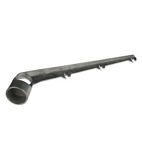 Ein silberner Stacheldrahtarm aus Aluminium im 45 Grad Winkel mit Halterungen für drei Drähte auf weißem Hintergrund.