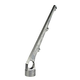 Ein schräger Stacheldrahtausleger aus Aluminium mit Einkerbungen für drei Drähte zur stabilen Zaunbefestigung auf Rohrpfosten.