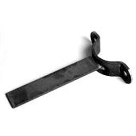 Ein schwarzer, unbehandelter Endhalter aus Stahl mit einer flachen Schiene und einer halbkreisförmigen Befestigungsklammer mit Bohrlöchern.