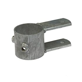 Eine feuerverzinkte Fressgitterbefestigung aus Metall für ein Drehteil mit einer runden Rohrschelle und zwei parallelen Montageplatten.