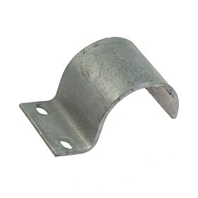 Eine silberfarbene, thermisch verzinkte Spannklemme aus robustem Metall mit zwei vorgebohrten Löchern zur stabilen Befestigung von Rohrelementen.