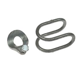 Zwei Metallkomponenten einer Kreuzklemme mit Haltebarren, bestehend aus einem verzinkten Klemmstück mit Schraube und einem Doppelbügel-Haltebarren.