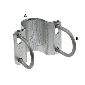 Feuerverzinkte Bügelklemme aus Stahl mit zwei U-Bügeln, zwei Rundlöchern und zwei Schlitzen zur sicheren Befestigung und Stabilisierung von Rohren.