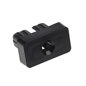 Eine schwarze Nylon Endkappe für Vierkantrohre mit zentraler Bohrung und Lamellen für einen sicheren Halt im Metallprofil.