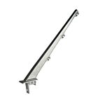 Ein schräger Aluminium-Stacheldrahtarm im 45-Grad-Winkel mit Halterungen für drei Drähte, passend für Zaunpfosten mit 40x60mm Profil.