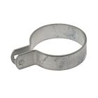 Ein runder, feuerverzinkter Endwinkel aus Metall zur stabilen Befestigung von Maschendraht- und Gitterzäunen an Rundpfosten.