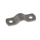 Ein halber Kappenhalter aus schwarzem Metall mit einer Wölbung in der Mitte und zwei Befestigungslöchern an den Enden.