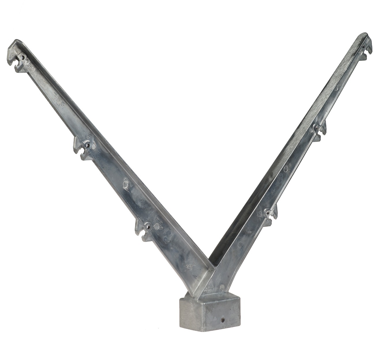 Silberner V-förmiger Stacheldrahtausleger aus Aluminium mit 45 Grad Neigung und sechs Kerben für die Montage auf Zaunpfosten.