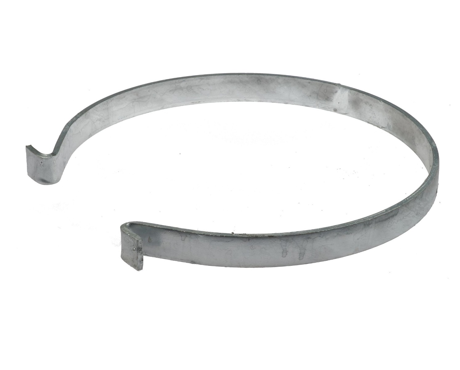 Ein schmaler, ringförmiger Eimerhalter aus feuerverzinktem Metall mit offenen, hakenartigen Enden für eine sichere Befestigung im Außenbereich.