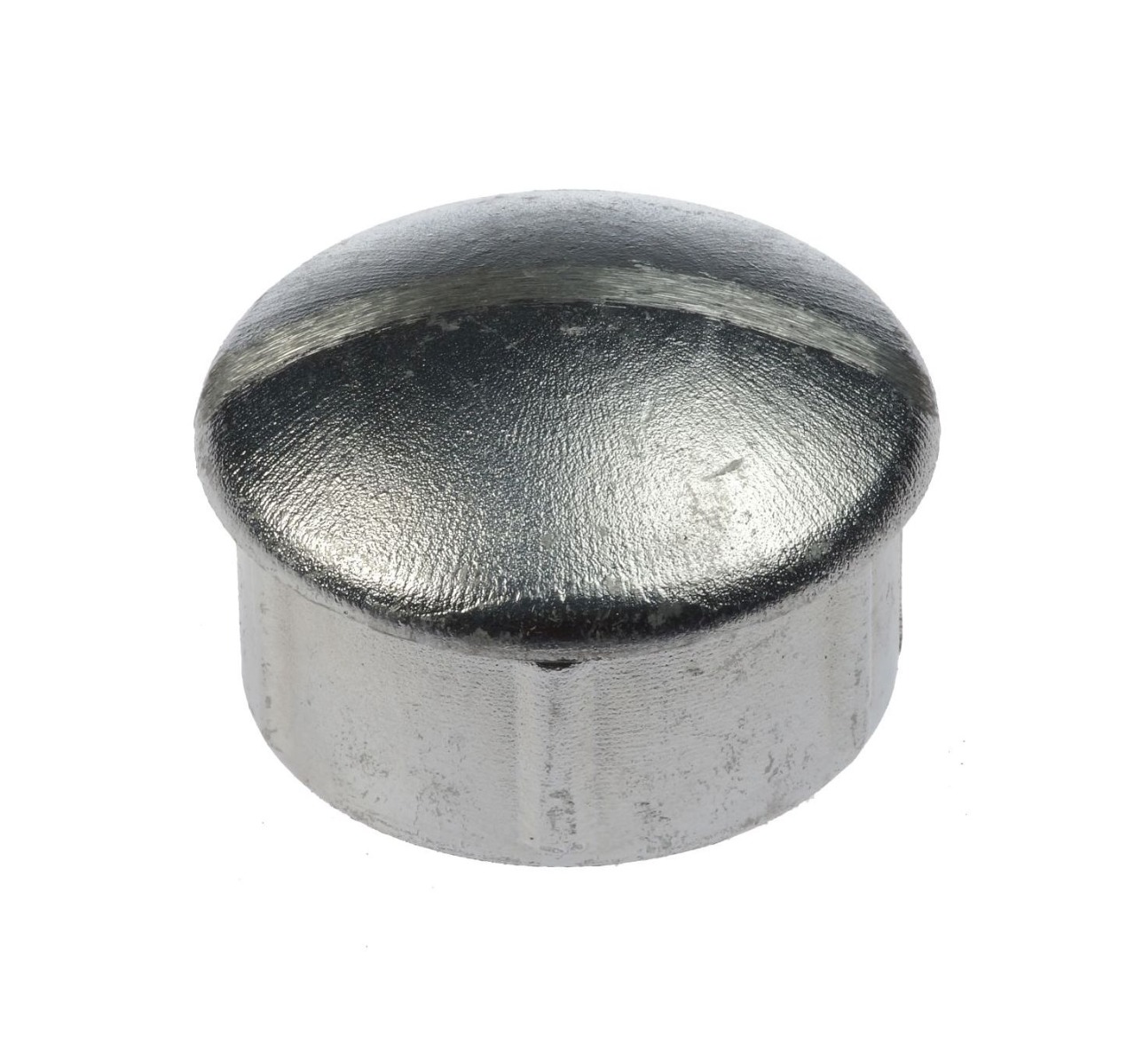 Nahaufnahme einer silberfarbenen, runden Einpress-Pfostenkappe aus Aluminium für Rohre mit 60mm Durchmesser vor weißem Hintergrund.