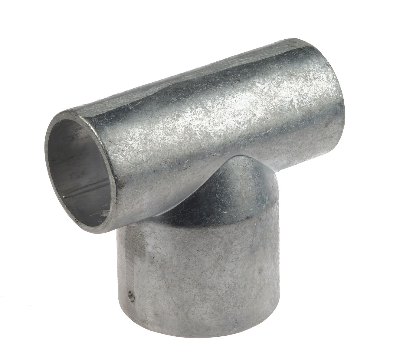 Ein T-Verbinder aus glänzendem Aluminium zur stabilen Verbindung von zwei Rohren im rechten Winkel auf weißem Hintergrund.