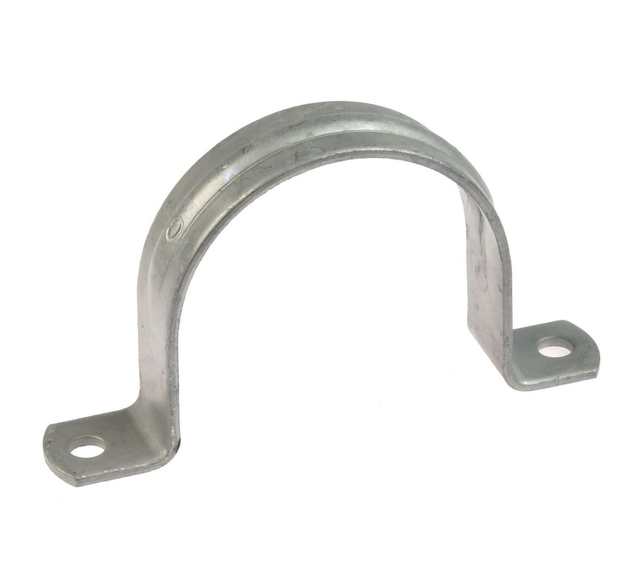 Eine bogenförmige Rohrschelle aus verzinktem Metall mit zwei Löchern an den Seiten zur stabilen Wandmontage von Leitungen und Rohren.