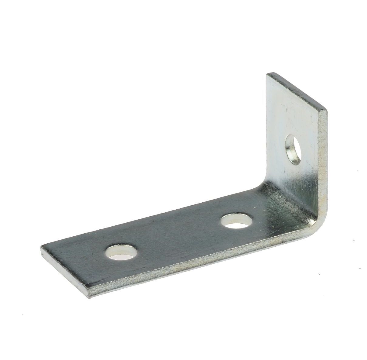 Ein L-förmiger Metallwinkel aus elektrolytisch verzinktem Stahl mit einem 90-Grad-Winkel und drei vorgebohrten Löchern für Schraubverbindungen.